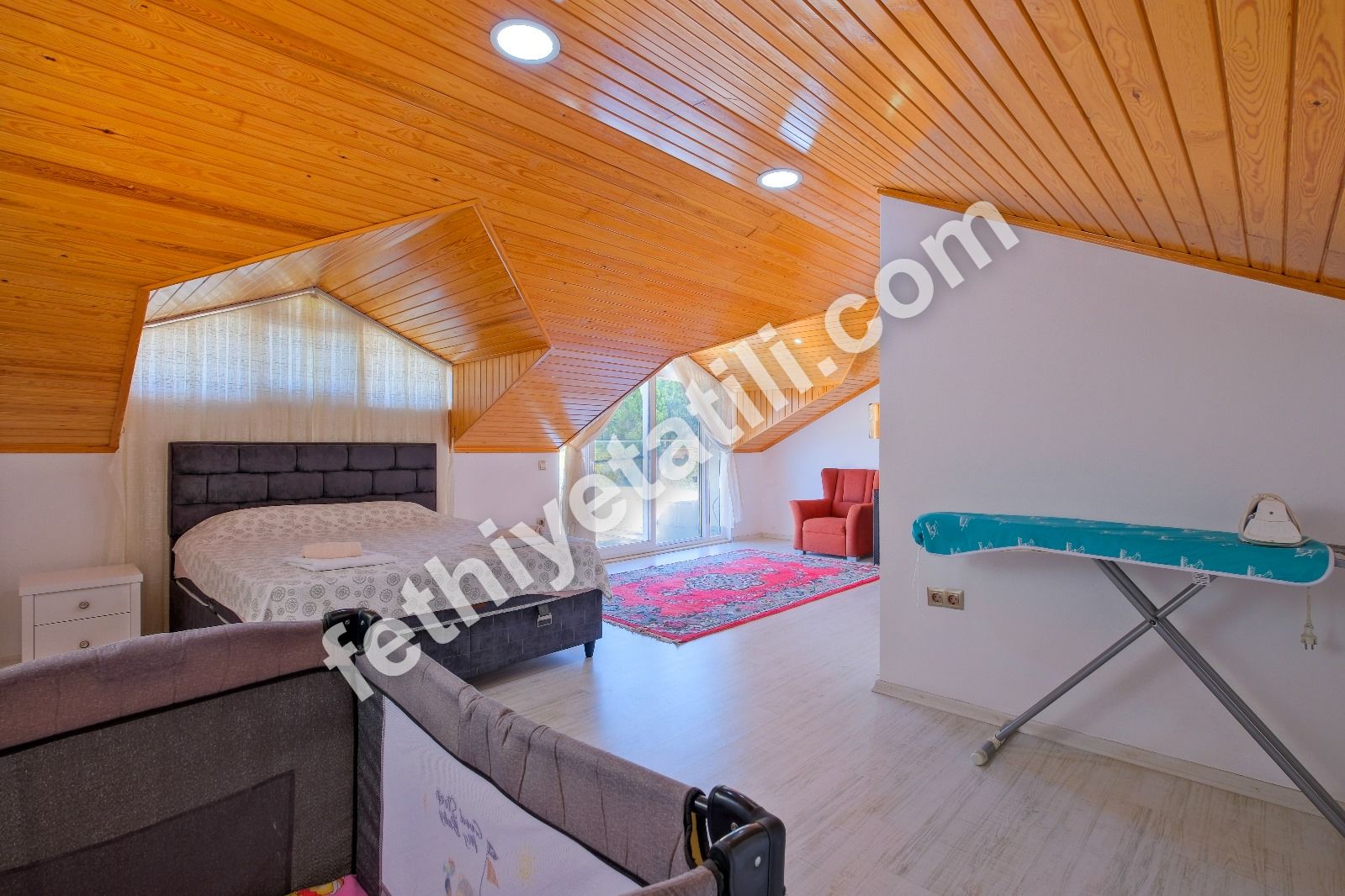 Gallery 32